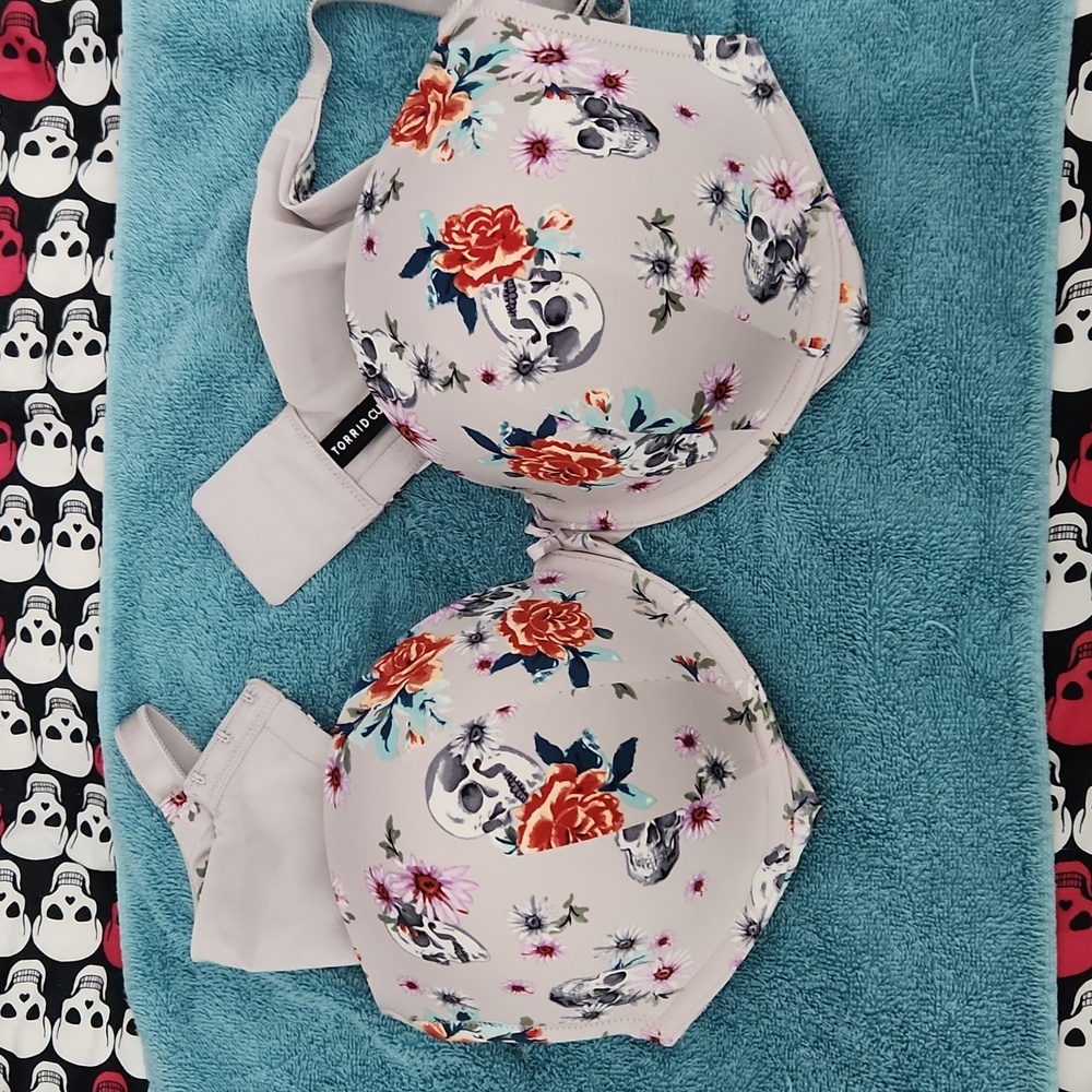 Torrid lavender colored skull Wired Push Up Bra